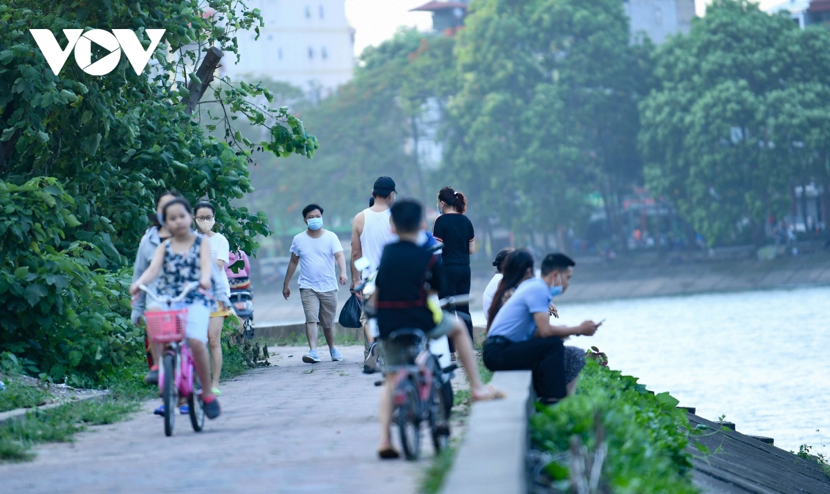  ngo lo quy dinh, nguoi dan ha noi than nhien ra ho boi loi, tap the duc hinh anh 19