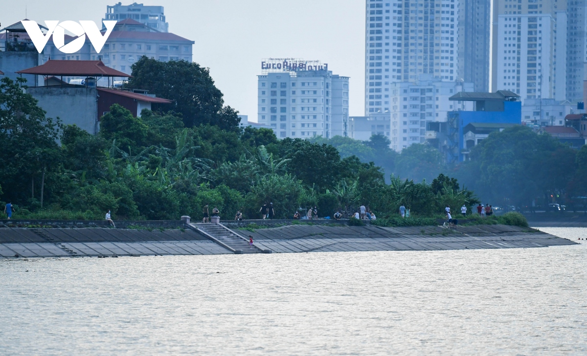  ngo lo quy dinh, nguoi dan ha noi than nhien ra ho boi loi, tap the duc hinh anh 18