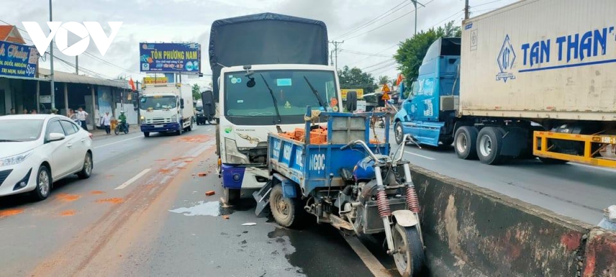 Xe tải tông xe 3 bánh làm một người tử vong