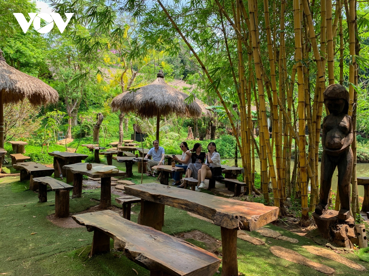 buon ako dhong - diem nhan du lich tai buon ma thuot hinh anh 7