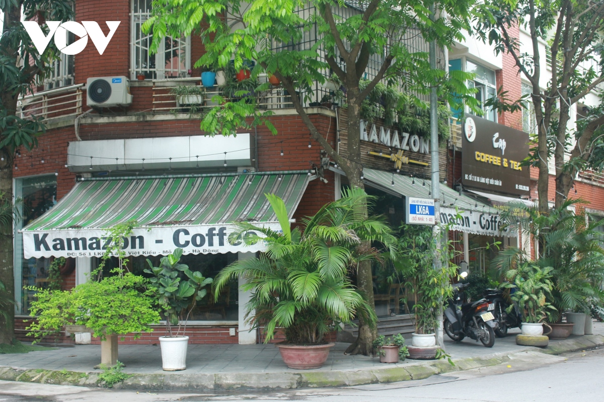 Quán cà phê ở Hà Nội: nơi chỉ bán mang về, nơi đóng chặt cửa phòng ...