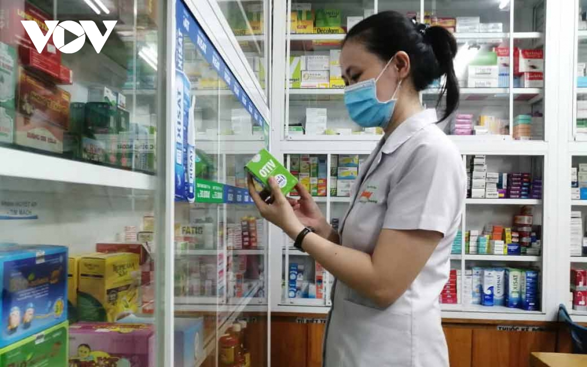 Người dân TP HCM mua thuốc ho, sốt tại các tiệm thuốc phải khai ...