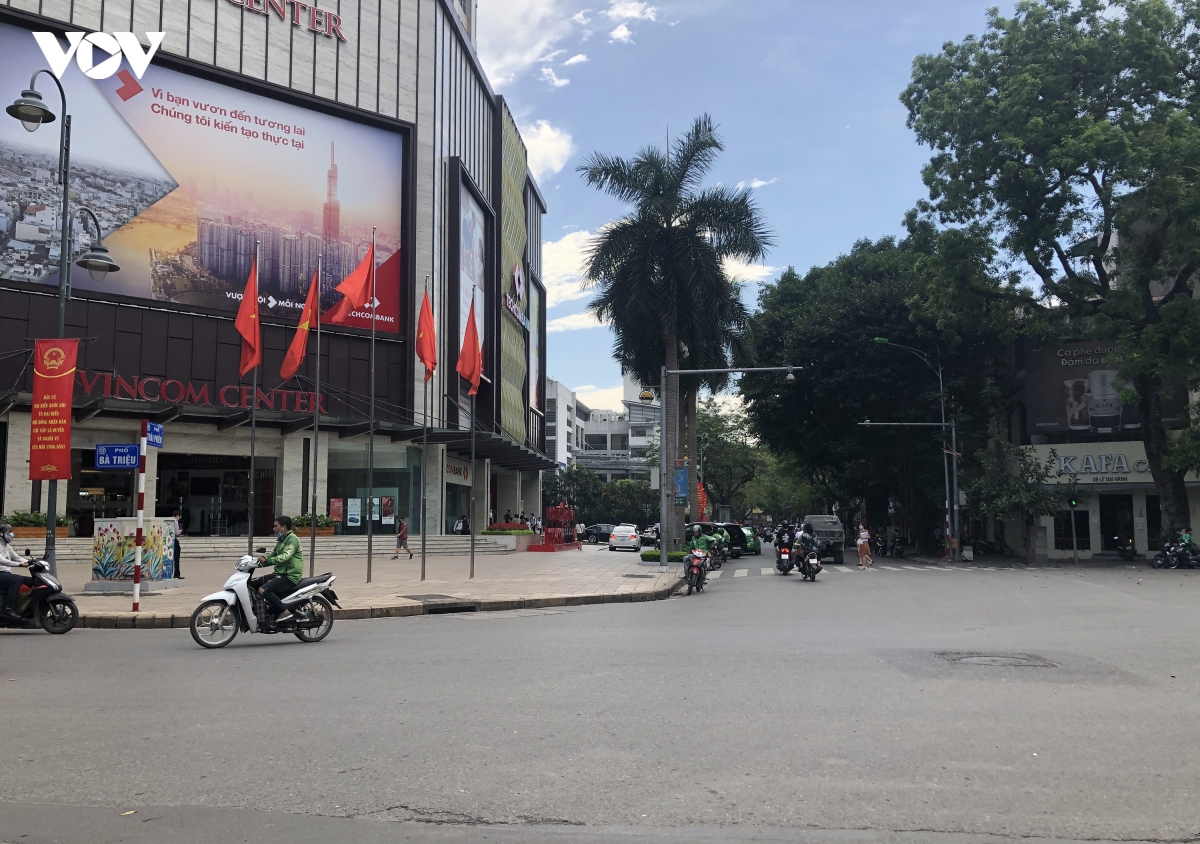 pho phuong thu do vang ve nhu ngay dau nam moi, nguoi dan gian cach phong, chong covid 19 hinh anh 8