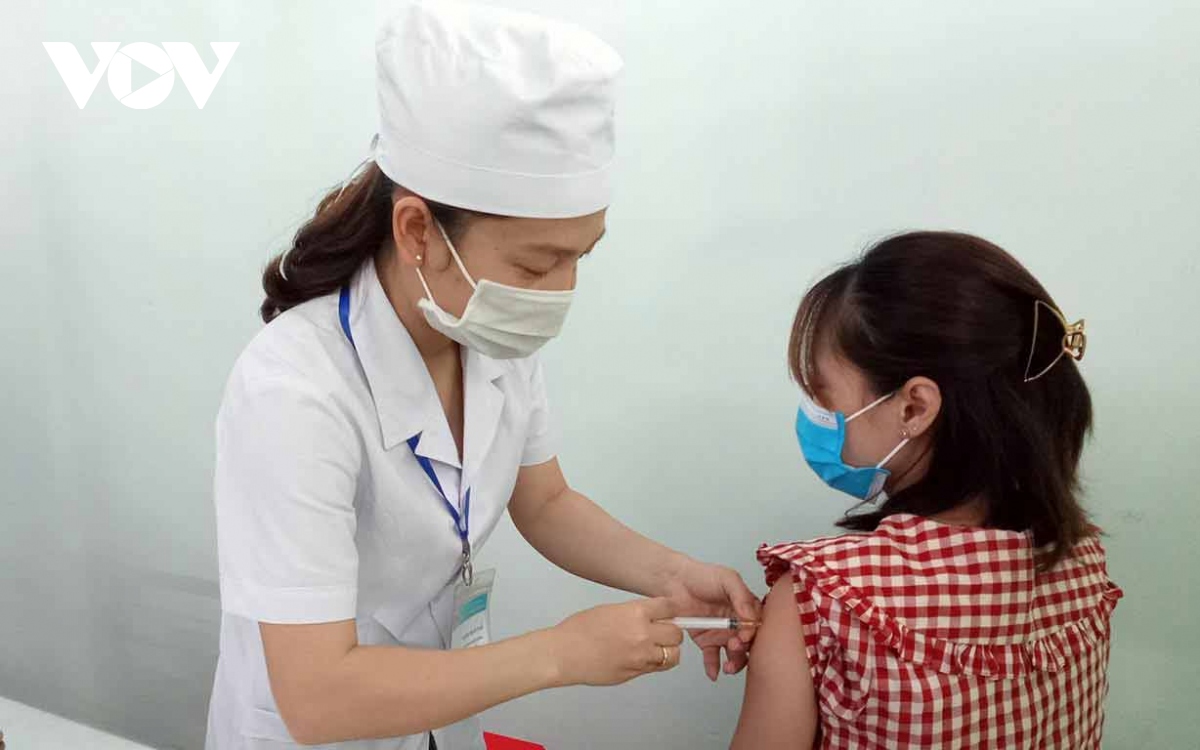 kon tum hoan thanh tiem vaccine dot 1 phong covid-19 hinh anh 1