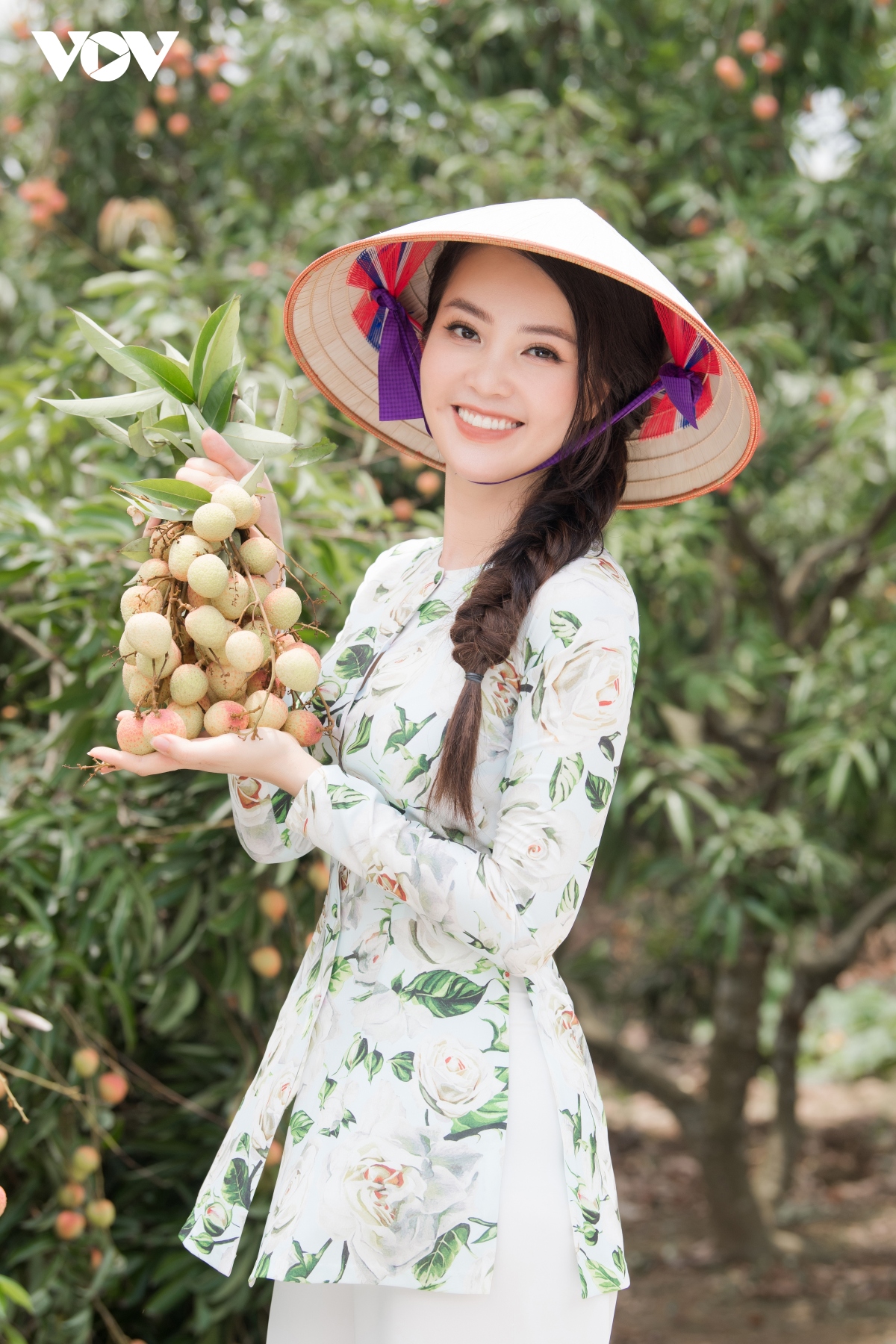 A hau thuy van dua con trai di trai nghiem vuon vai thanh ha hinh anh 2