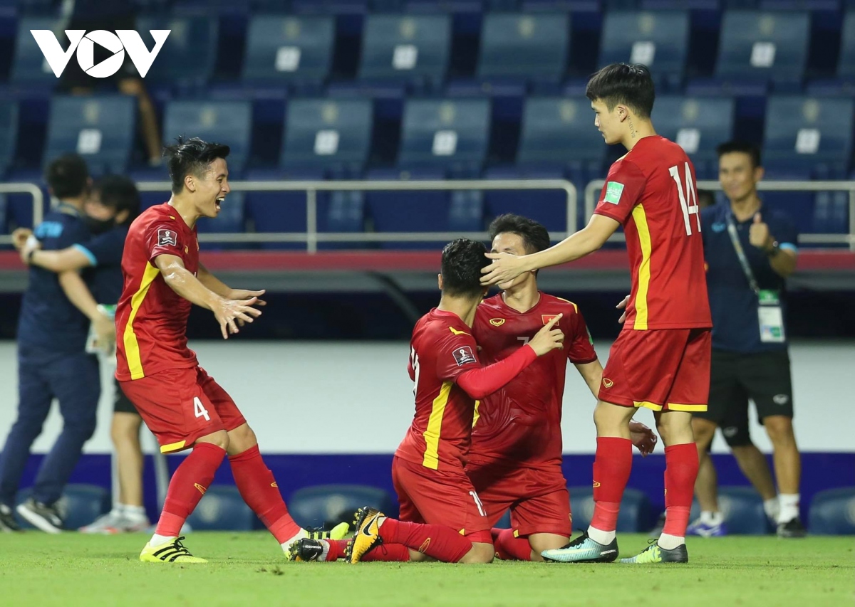 du am Dt viet nam 4-0 indonesia khi dang cap len tieng hinh anh 2