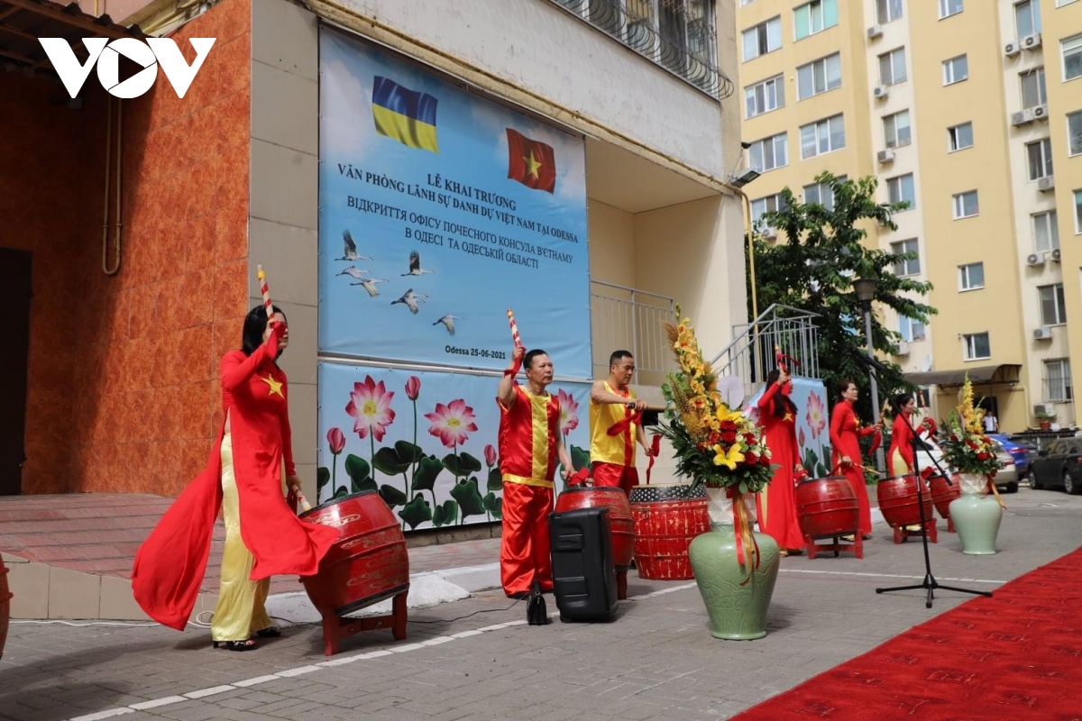 Uu tien viec day tieng viet cho con em cong dong nguoi viet tai odessa-ukraine hinh anh 2