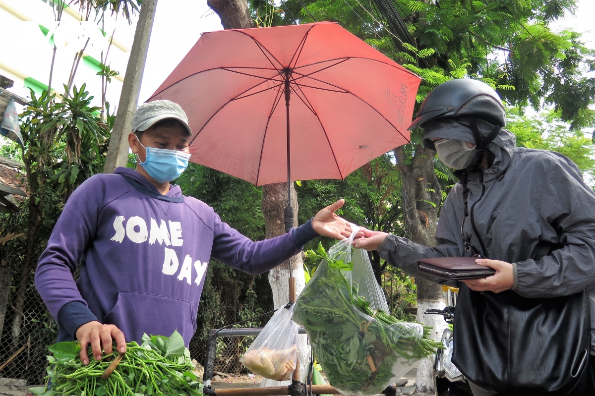 vat va muu sinh duoi nang nong gay gat hinh anh 6