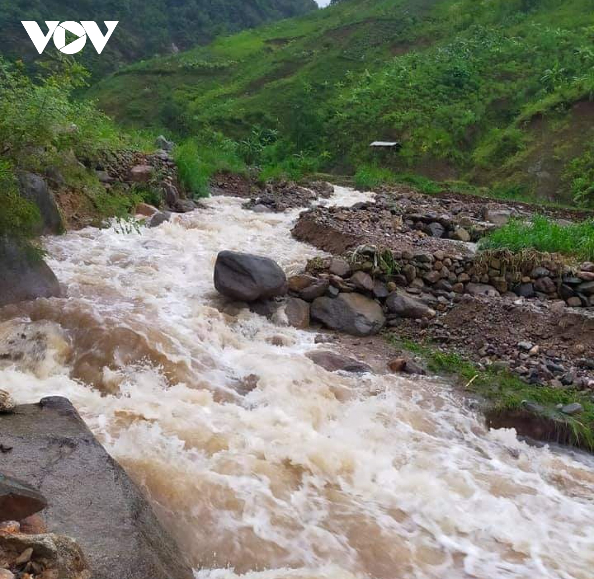 mua lon gay anh huong nghiem trong den tuyen duong tu son la sang yen bai hinh anh 1