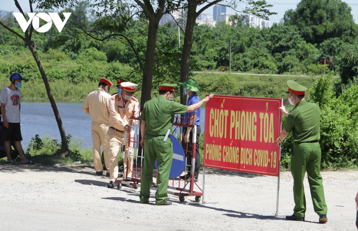 thanh pho hon nua trieu dan vang lang trong ngay dau gian cach xa hoi hinh anh 2