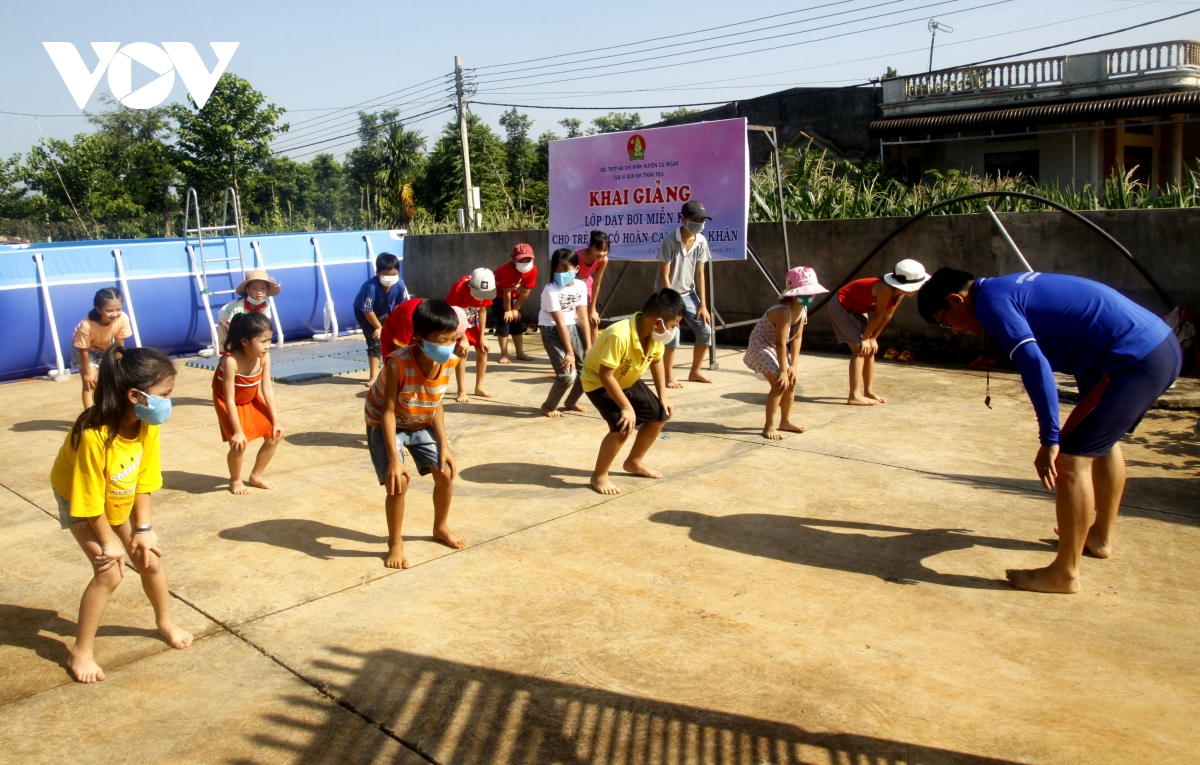 Bể bơi di động đến với trẻ em vùng sâu ở Đắk Lắk