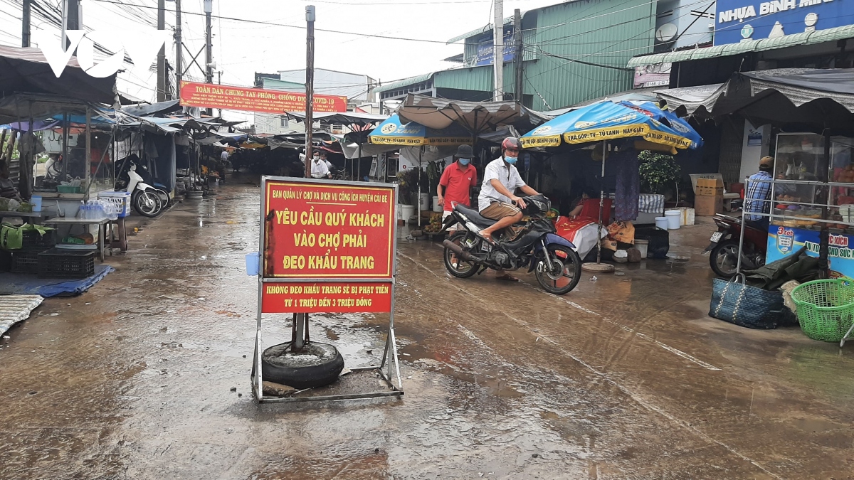 2 ca nghi mac covid-19 o tien giang da di nhieu noi hinh anh 2