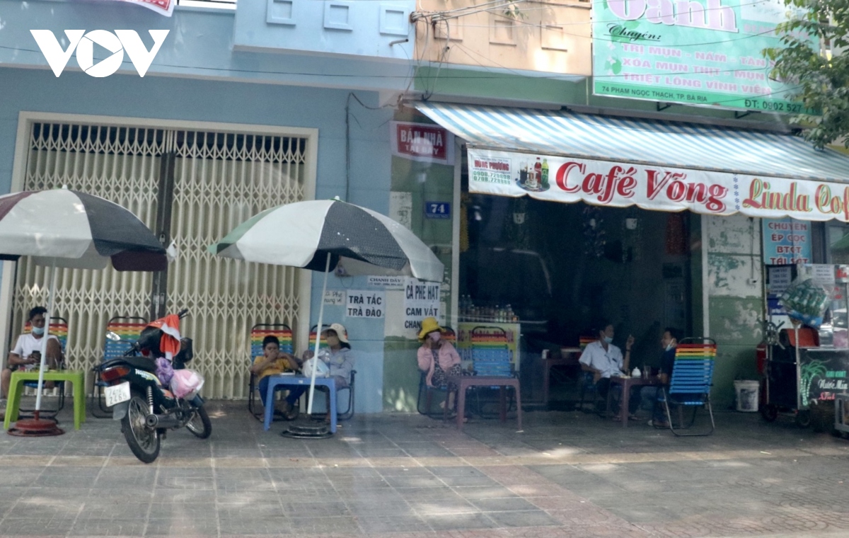 bat chap lenh cam, nhieu hang quan o ba ria - vung tau van mo cua don khach hinh anh 4