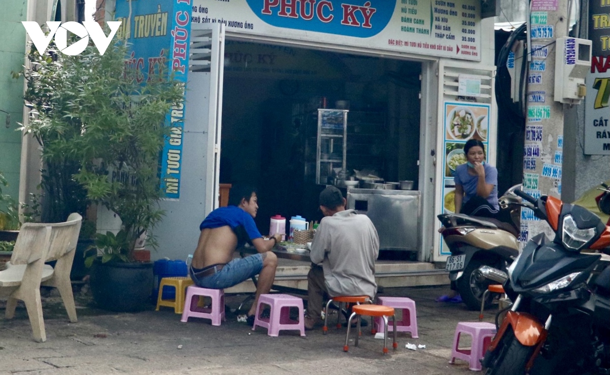 bat chap lenh cam, nhieu hang quan o ba ria - vung tau van mo cua don khach hinh anh 5