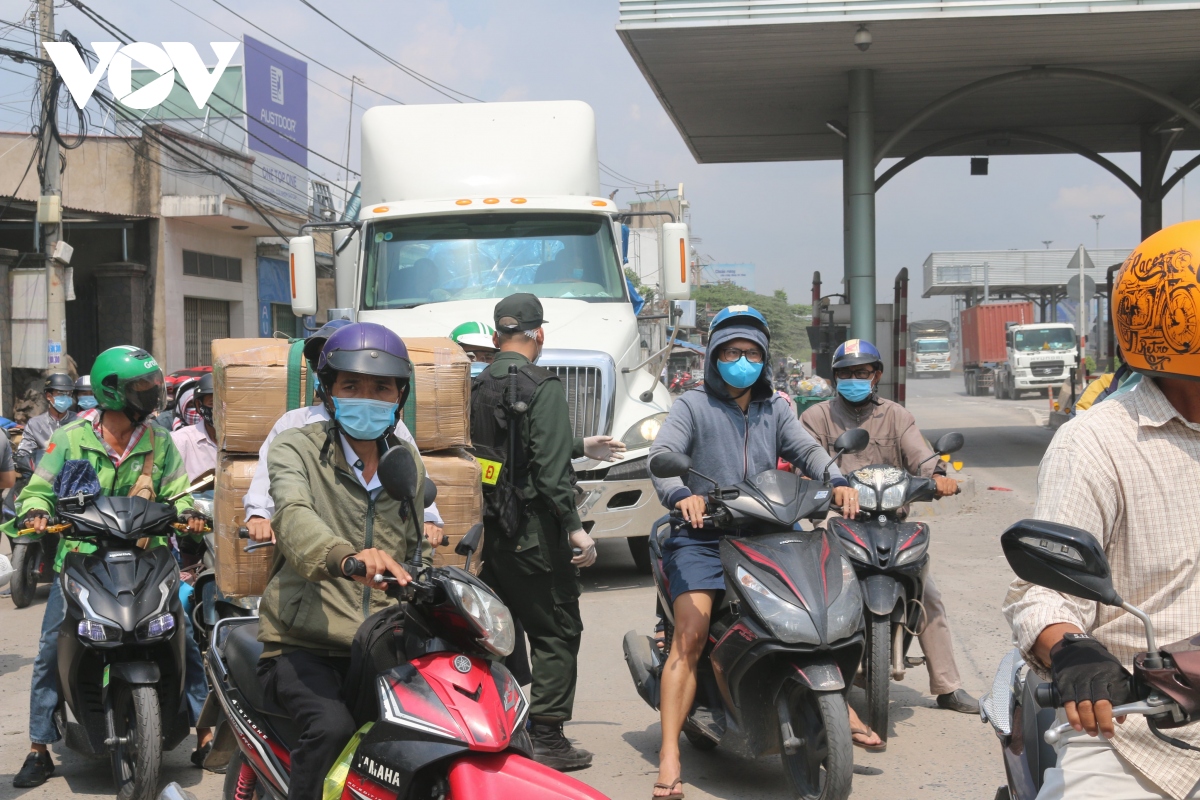 ngay dau Dong nai kiem soat nguoi tu tp.hcm nguoi hoang mang, nguoi lo ke hoach hinh anh 1