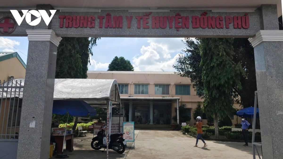 nguyen giam doc trung tam y te huyen Dong phu, binh phuoc vi pham ky luat Dang hinh anh 1