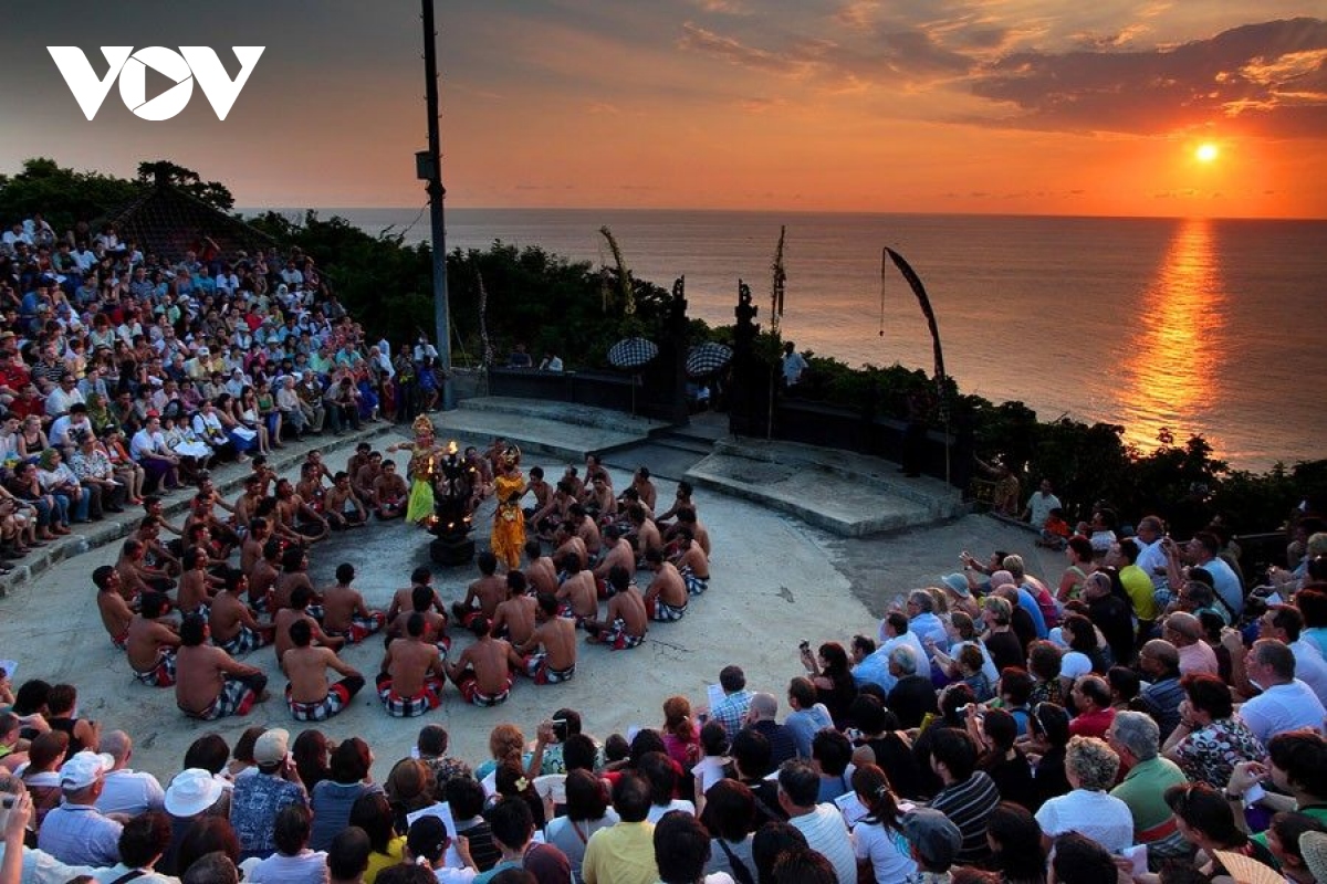 kecak - vu dieu lua doc dao duoi anh hoang hon dao bali hinh anh 1