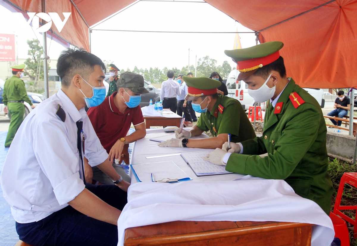 hai phong dieu tra, lam ro viec chot kiem soat dich benh de lot xe khach tu vung dich hinh anh 1