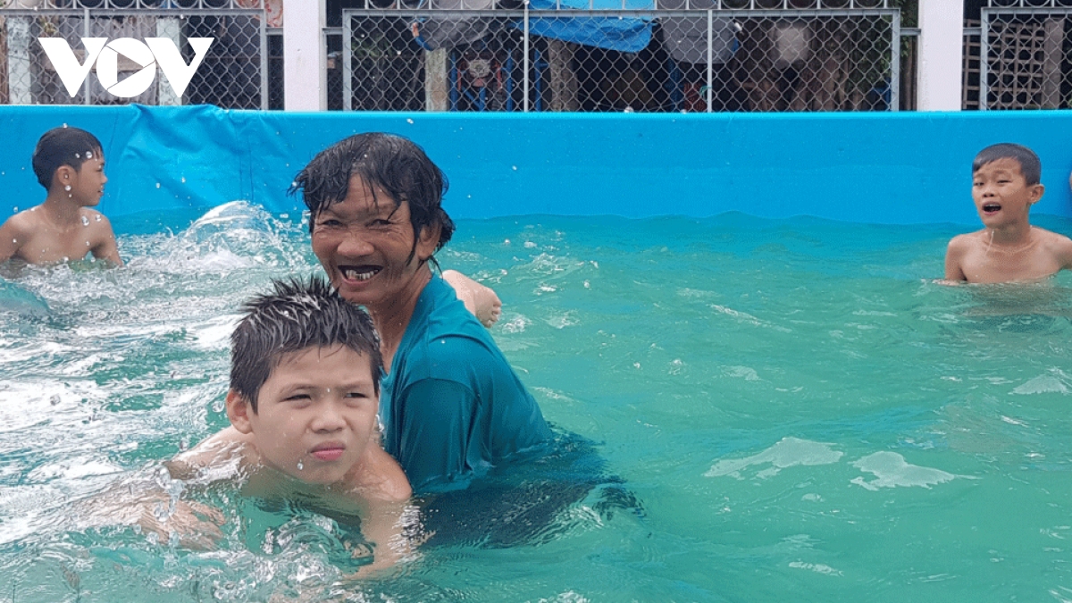 Local swimming coach makes inspirational women list by Forbes Vietnam