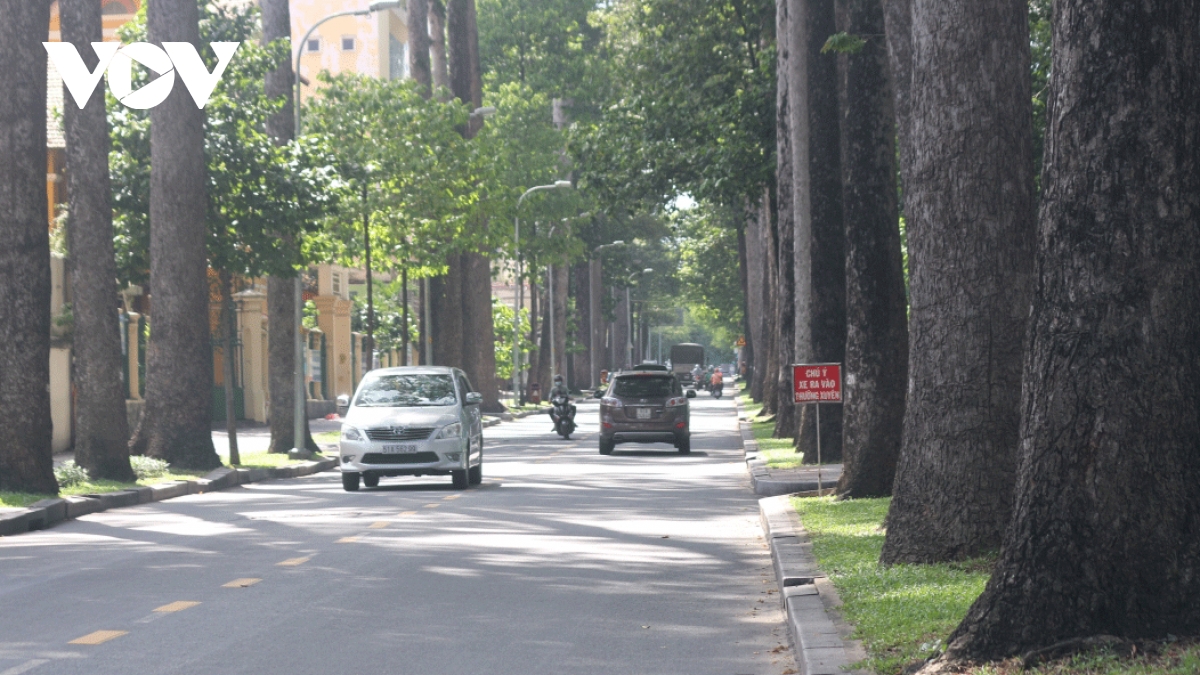 Social distancing order leaves HCM City streets empty