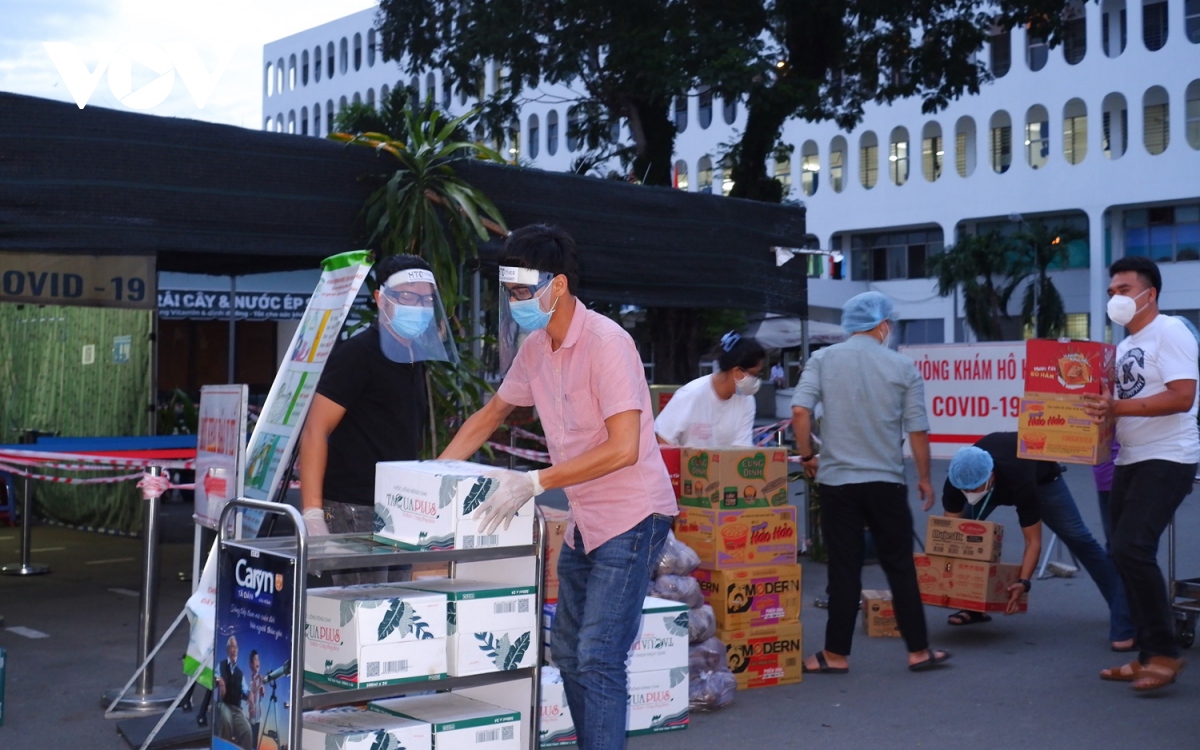 them 31 nhan vien benh vien benh nhiet doi tp.hcm duong tinh sars-cov-2 hinh anh 2