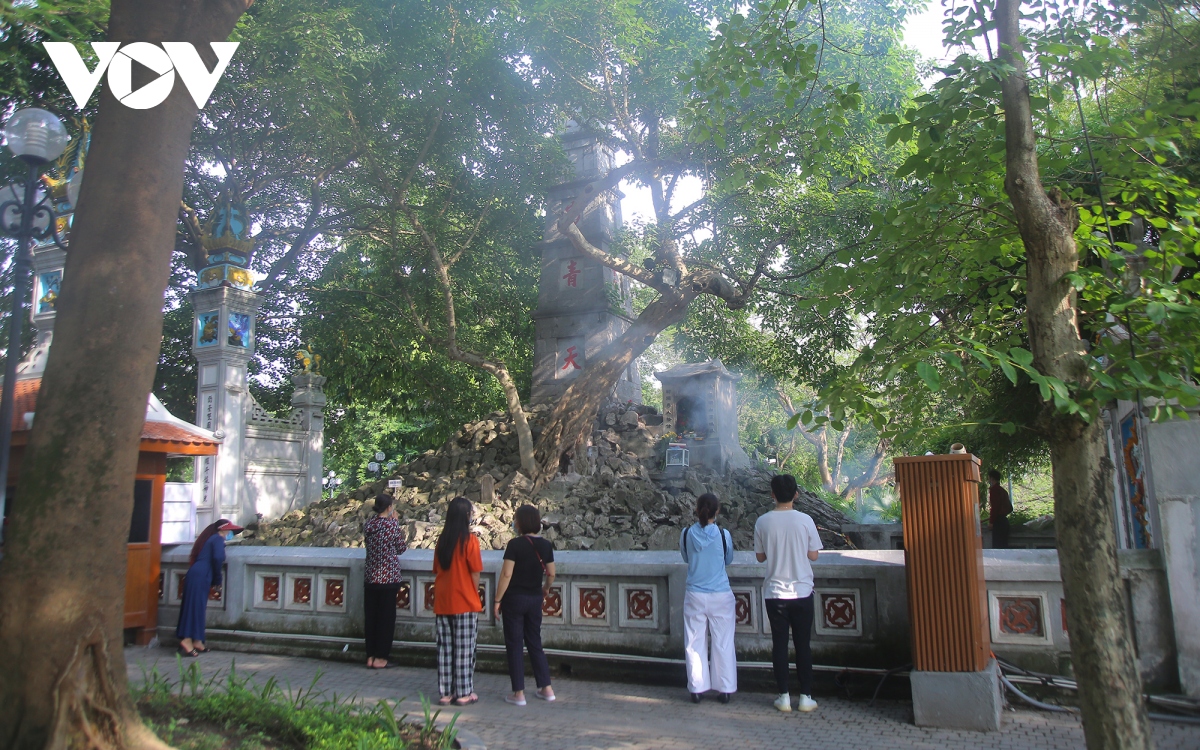 thi sinh ha noi den van mieu vai vong cau may truoc ngay thi vao lop 10 hinh anh 11