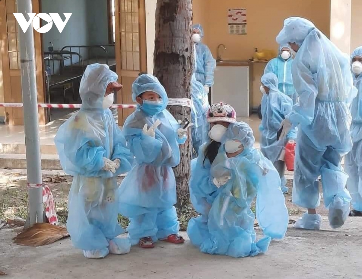 phu yen len tieng ve viec cac em nho mac do bao ho di chuyen den benh vien da chien hinh anh 1