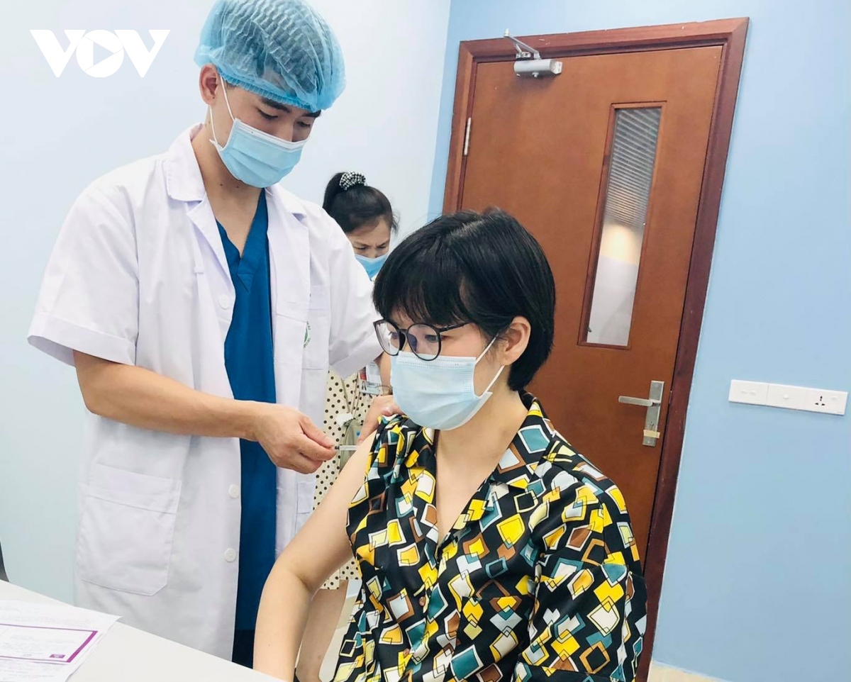 "Chỉ có vaccine mới đưa cuộc sống trở lại bình thường"