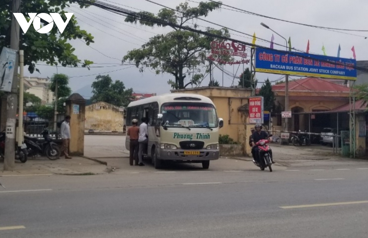 bac kan phat hien thi the nam gioi tai ben xe khach hinh anh 1