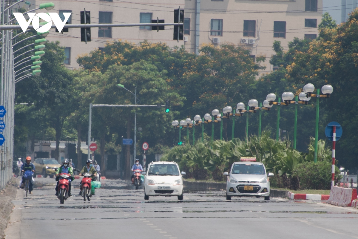 Duong pho ha noi nang nong nhu...chao lua hinh anh 1