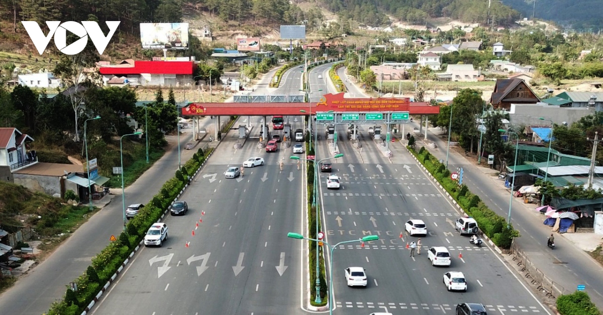 lam Dong tam dung thu phi 2 tram bot de ho tro phong chong covid-19 hinh anh 1