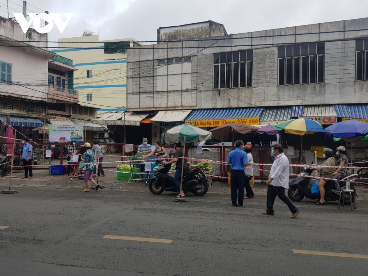 tp.hcm mo them diem ban hang luu dong cung cap thuc pham cho nguoi dan hinh anh 1