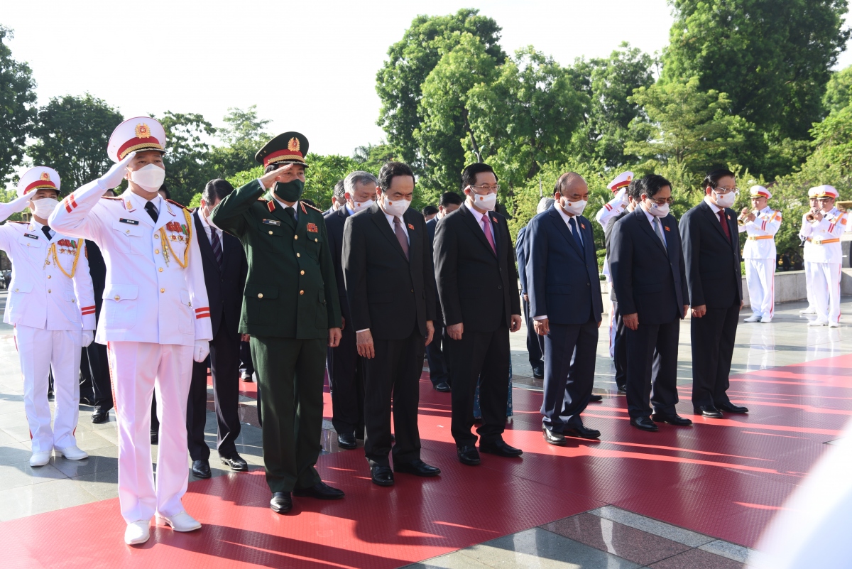 lanh dao Dang, nha nuoc dat vong hoa, tuong niem cac anh hung liet sy hinh anh 2