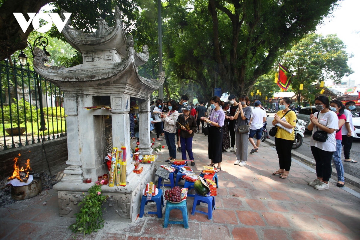 si tu ha noi den van mieu vai vong cau may truoc ky thi cuoi cap quan trong hinh anh 2