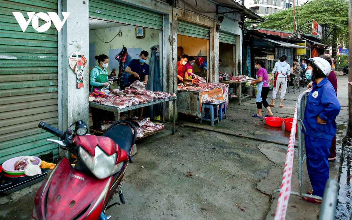 ha noi phat phieu cho nguoi dan luan phien di cho va ra dong hinh anh 7