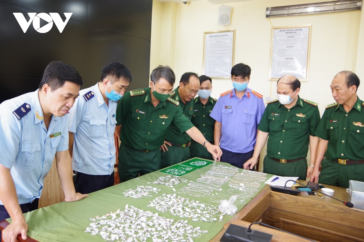 bắt quả tang vụ vận chuyển trái phép hàng hóa trị giá trên 15 tỷ đồng hình ảnh 1 bat qua tang vu van chuyen trai phep hang hoa tri gia tren 15 ty dong hinh anh 1