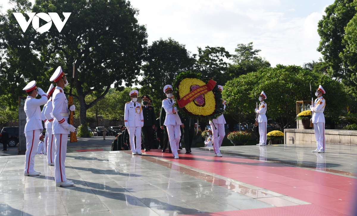 lanh dao Dang, nha nuoc dat vong hoa, tuong niem cac anh hung liet sy hinh anh 5