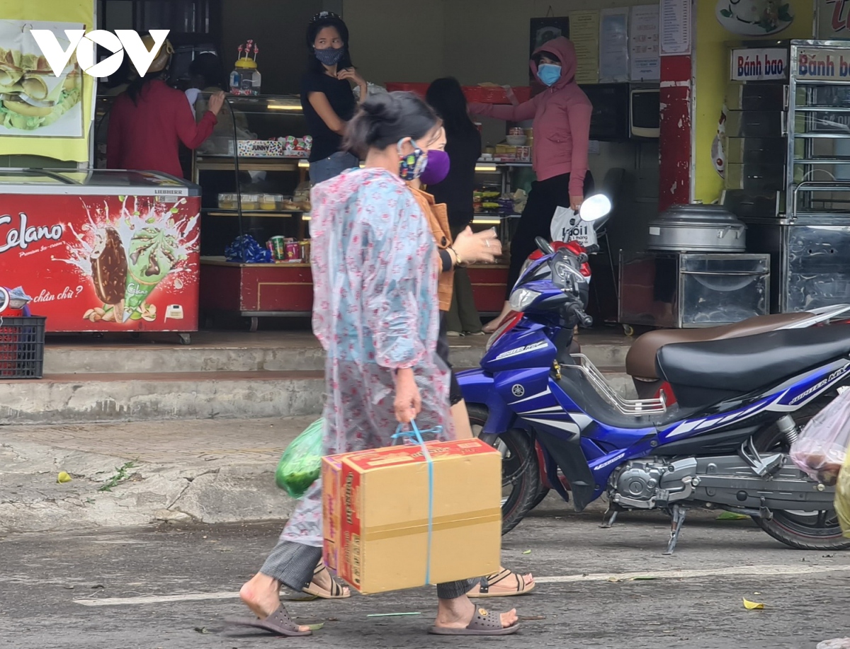 tp Dong hoi quang binh dam bao hang hoa trong gian cach xa hoi hinh anh 1