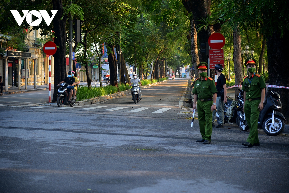 pho phuong ha noi ngay dau gian cach noi tinh lang, cho dong duc hinh anh 7