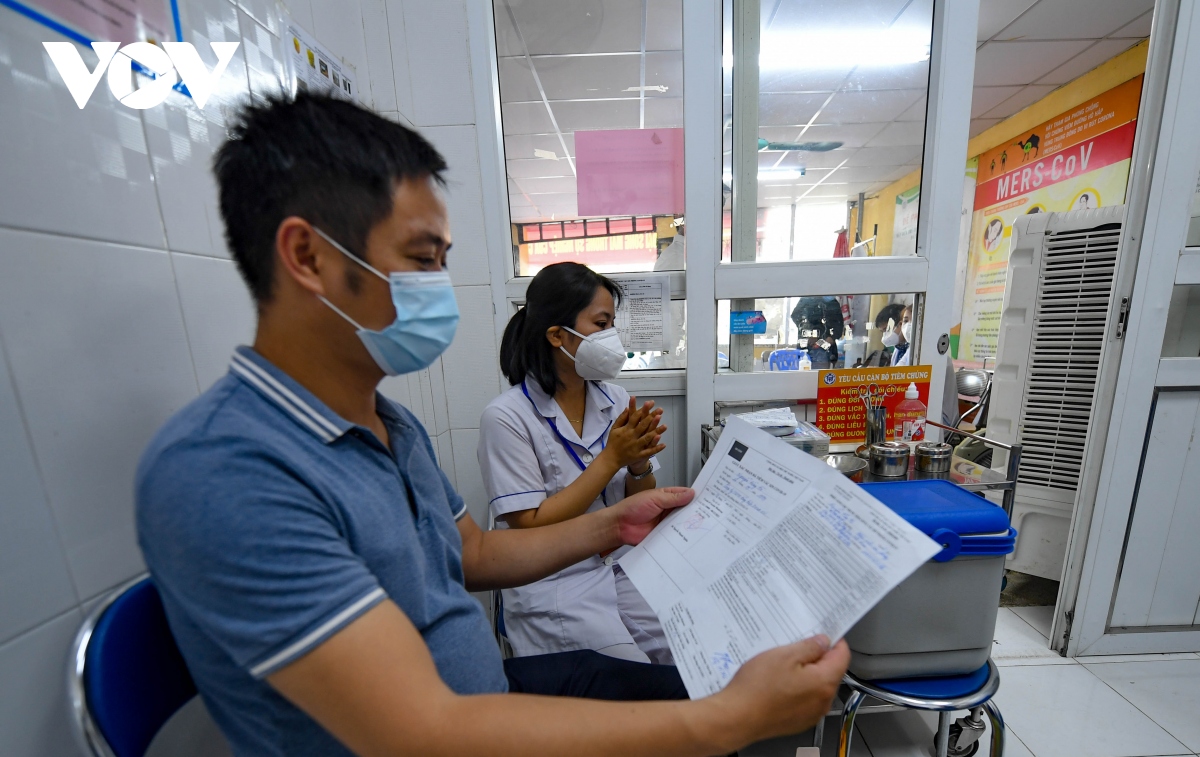 ha noi bat dau chien dich tiem vaccine cho nguoi dan tren dia ban hinh anh 15