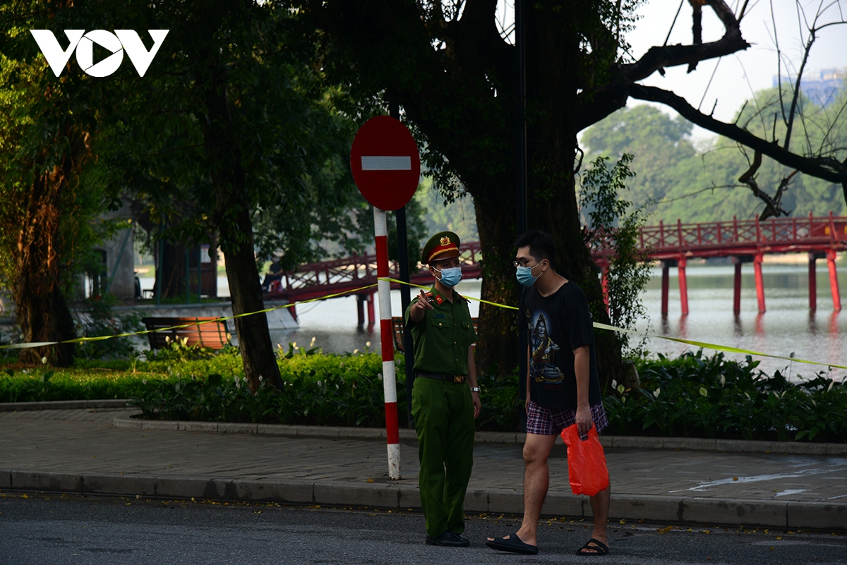 pho phuong ha noi ngay dau gian cach noi tinh lang, cho dong duc hinh anh 8