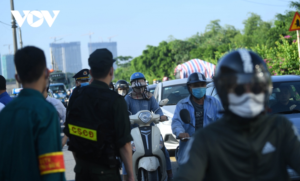 ha noi yeu cau 52 xe quay dau trong ngay dau tien 22 chot kiem soat hoat dong hinh anh 1