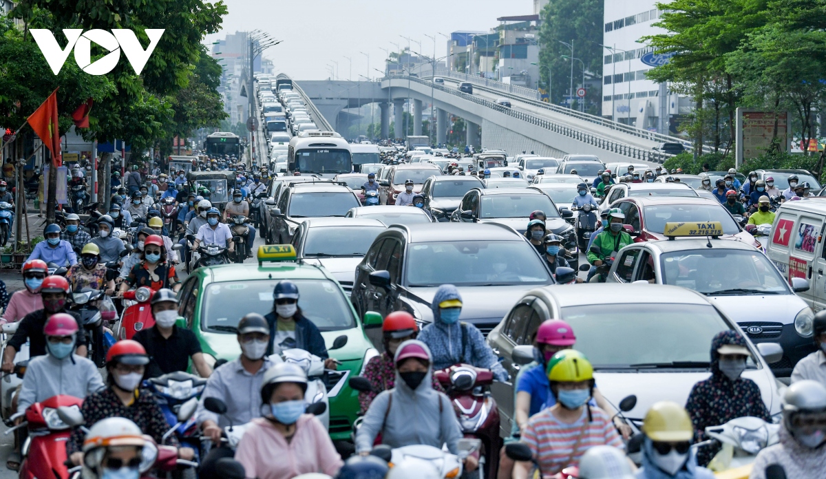 Hà Nội vẫn ùn tắc giao thông giờ cao điểm như chưa hề có giãn cách