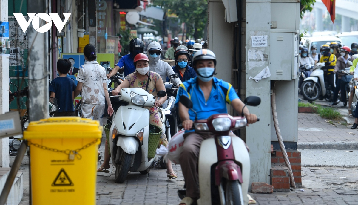 ha noi van un tac giao thong gio cao diem nhu chua he co gian cach hinh anh 10