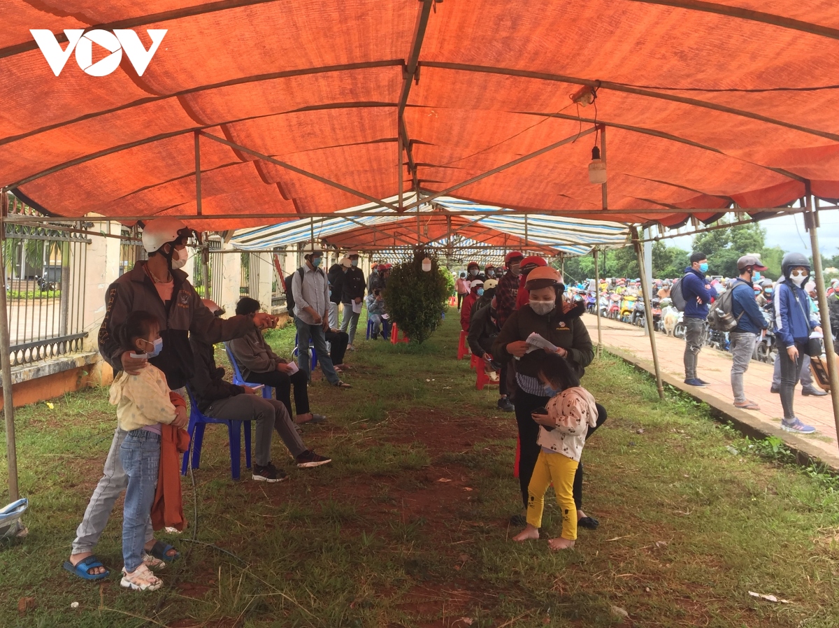 cac dia phuong tren ca nuoc tiep tuc no luc phong chong dich covid-19 hinh anh 3