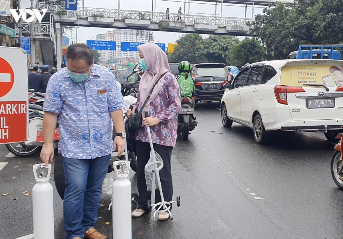 tham hoa covid-19 o indonesia hay cuu lay cuoc song cua ban hinh anh 2