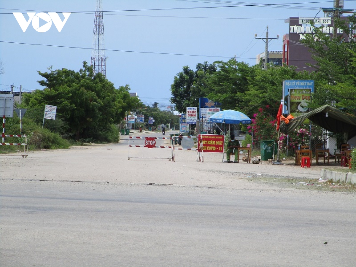 Bình Thuận cách ly 67 F1 liên quan nam công nhân dương tính với SARS