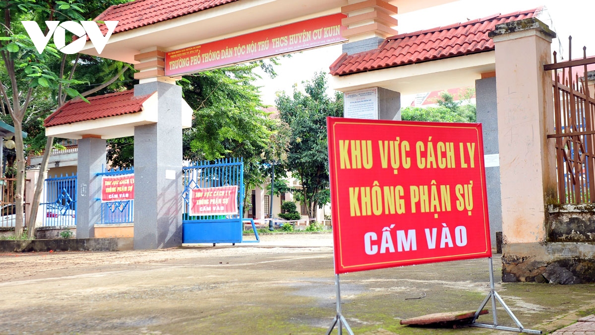 Đăk Lăk chặn nguy cơ bùng phát, đảm bảo đủ hàng hóa chống dịch