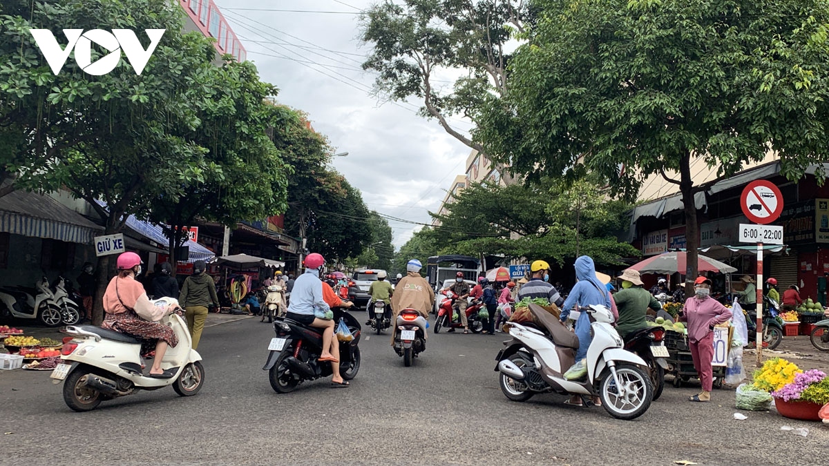 Dak lak chan nguy co bung phat, dam bao du hang hoa chong dich hinh anh 2