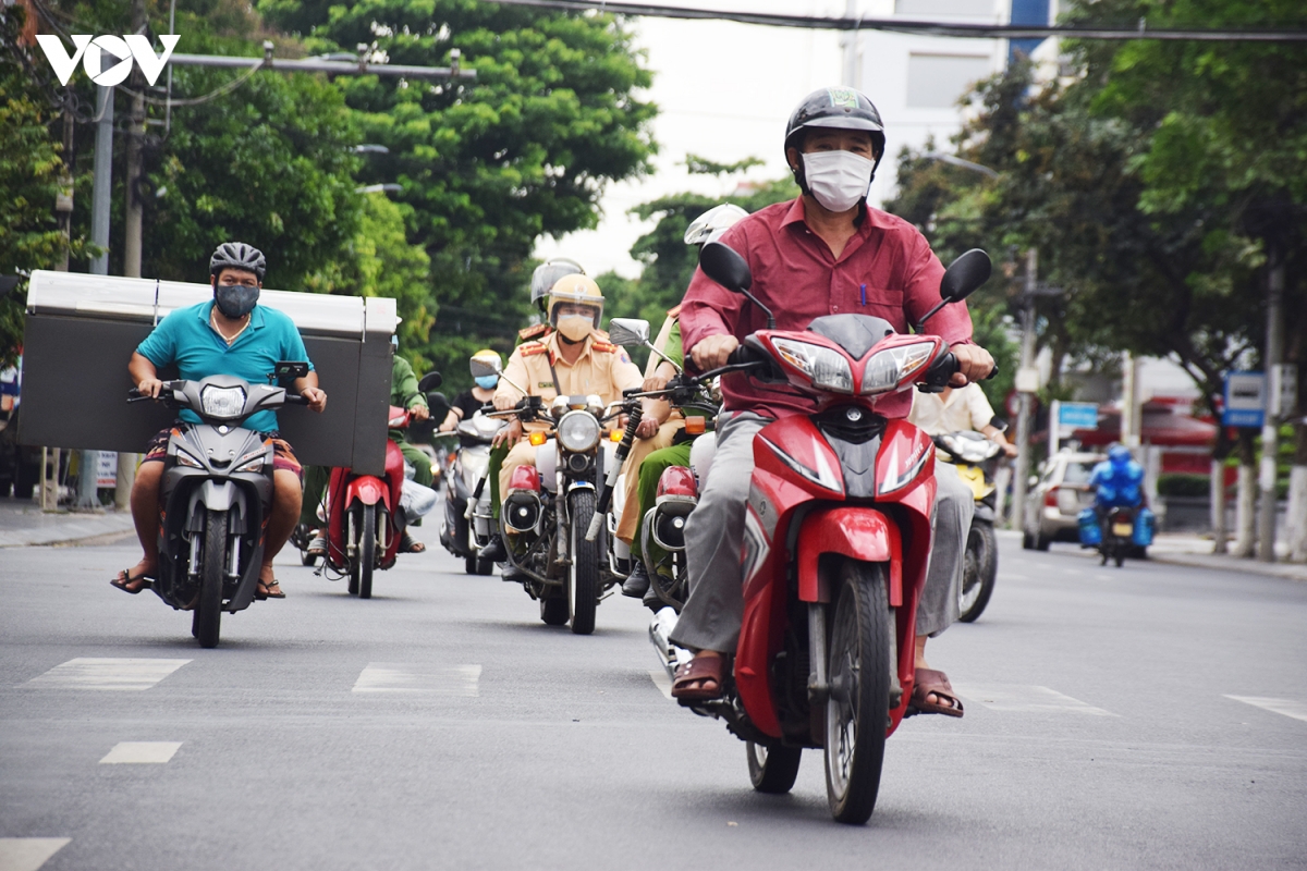 phu yen ap dung chi thi 16 nhung nhieu nguoi dan van ra duong khi khong can thiet hinh anh 2